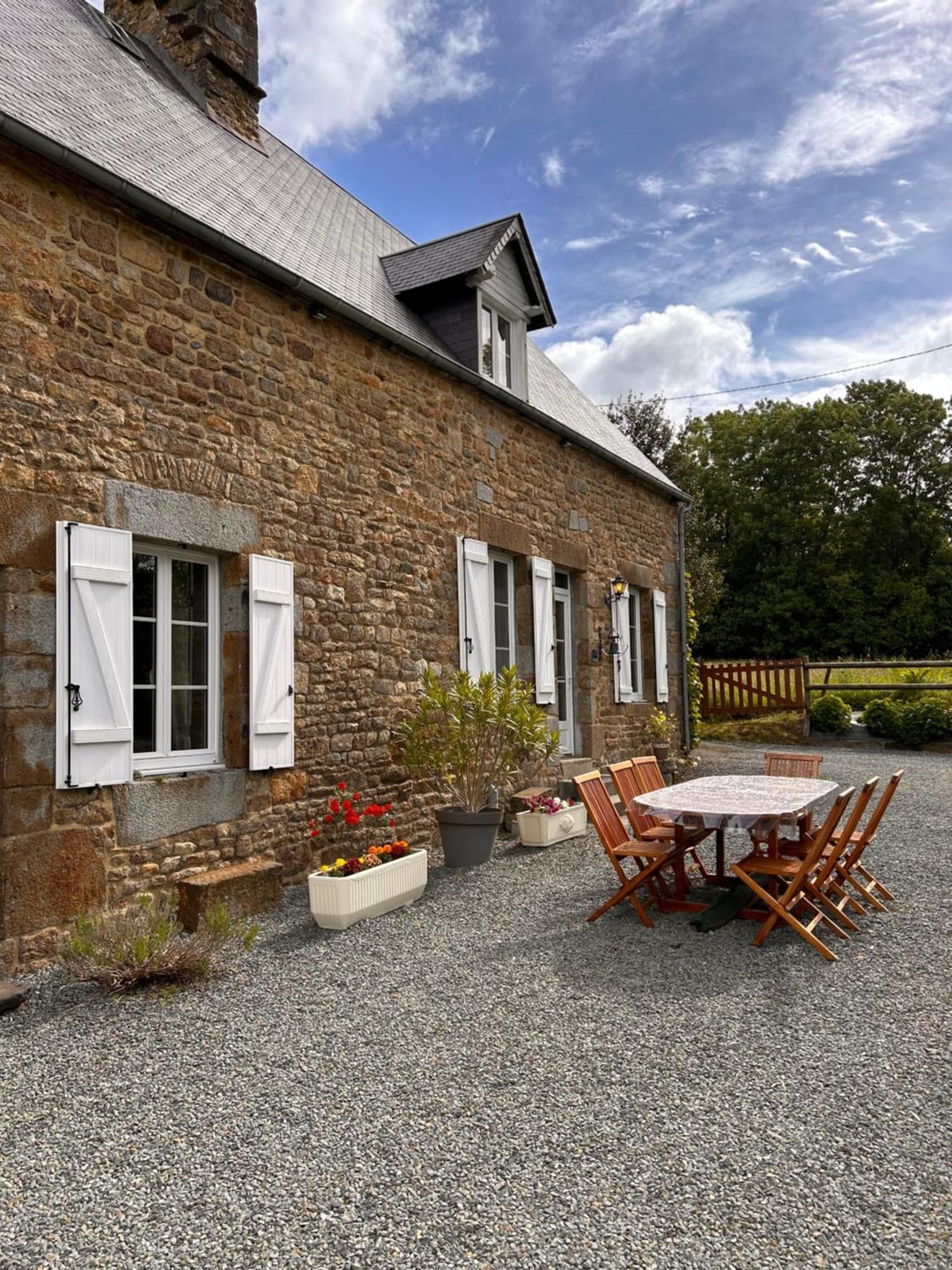 Gîte du Rochelu Bourguenolles Extérieur photo